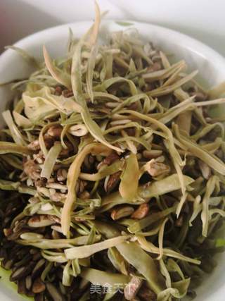 什锦干菜蒸饺的做法步骤:2
