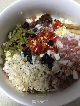酸豆角肉丁中号小笼包的做法步骤:3