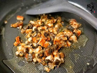 咖喱鳗鱼蛋炒饭的做法步骤:5