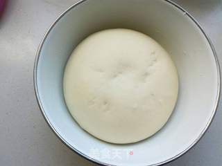 培根火腿蔬菜披萨的做法步骤:2