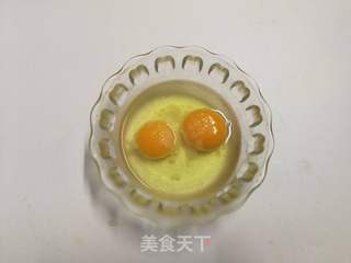 鸡蛋炸酱面的做法步骤：2