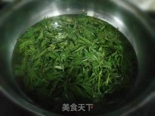 艾叶鸡蛋卷饼的做法步骤:2