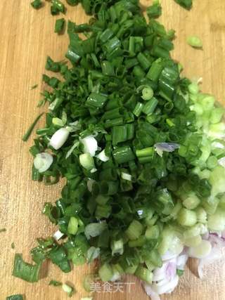 葱油软饼的做法步骤：1
