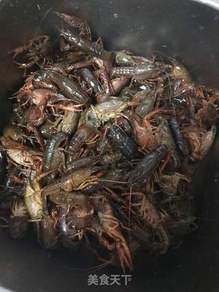 红烧龙虾的做法步骤：1