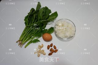 菠菜果仁炒饭的做法步骤：1