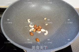 菠菜果仁炒饭的做法步骤：5