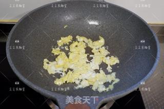 菠菜果仁炒饭的做法步骤：7