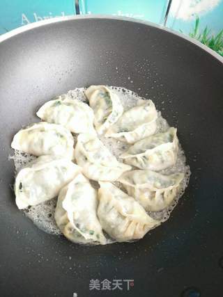 冰花煎饺的做法步骤:11