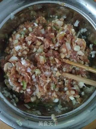 酸菜猪肉水饺的做法步骤:5