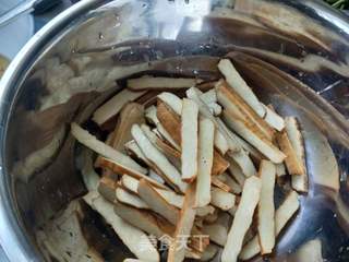 【川菜】香干回锅肉的做法步骤:2