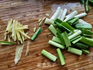 【川菜】香干回锅肉的做法步骤:5