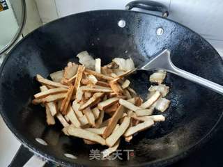 【川菜】香干回锅肉的做法步骤:7