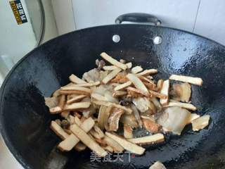 【川菜】香干回锅肉的做法步骤:8