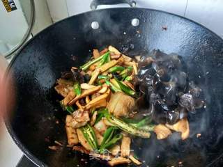 【川菜】香干回锅肉的做法步骤:12
