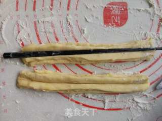自制放心油条的做法步骤:10