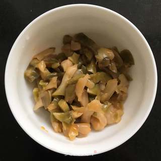 榨菜丝清汤挂面的做法步骤:2