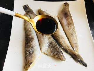 豉汁时蔬南极冰鱼的做法步骤:2