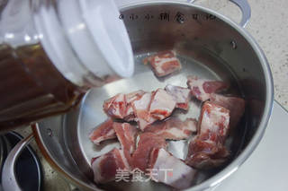玉米排骨汤的做法步骤:2