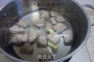 玉米排骨汤的做法步骤:7
