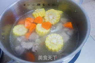 玉米排骨汤的做法步骤:11