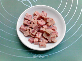 青酱午餐肉拌方便面的做法步骤：2