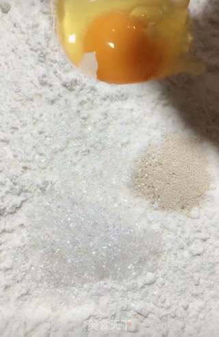电饭煲蒸馒头的做法步骤：1