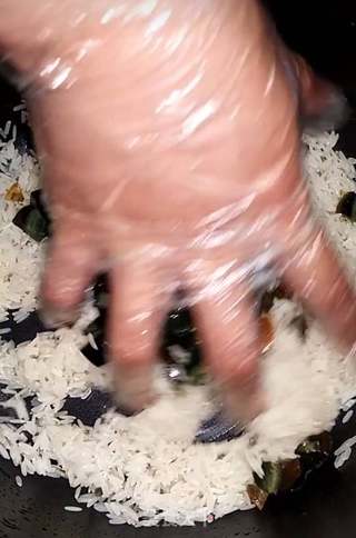 皮蛋瘦肉粥的做法步骤：2