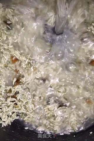 皮蛋瘦肉粥的做法步骤：3