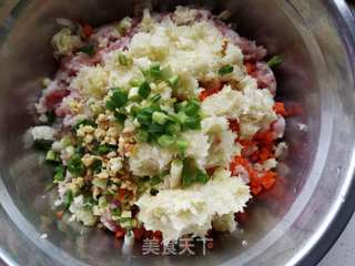 白菜猪肉蒸饺的做法步骤:5