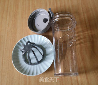 火龙果燕麦果仁奶昔的做法步骤:2