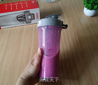 火龙果燕麦果仁奶昔的做法步骤:7