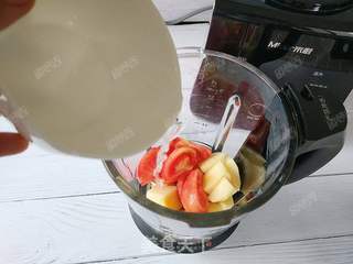 番茄苹果汁的做法步骤:7