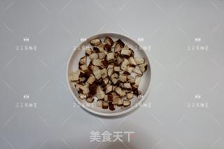 香菇炒饭的做法步骤：2