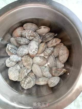 花蛤粥的做法步骤：1