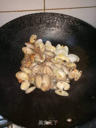 酱爆花蛤的做法步骤:7