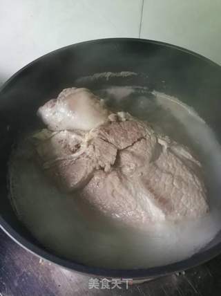 私房秘制酱猪肘的做法步骤:2