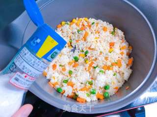 火龙果炒饭的做法步骤:10