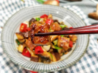 蚝油香菇鳗鱼丁的做法步骤:12