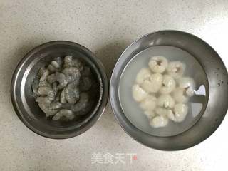 荔枝虾球的做法步骤：2