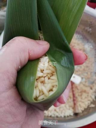 花生红枣粽的做法步骤:11