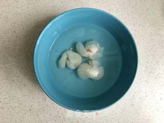 罗汉果荔枝饮的做法步骤:2