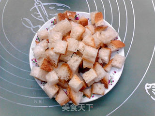 青酱花生拌酥脆法棍粒的做法步骤:3