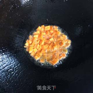 蚝油彩色炒饭的做法步骤：2