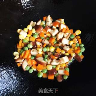 蚝油彩色炒饭的做法步骤：4