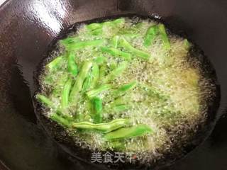 干煸豆角的做法步骤:2