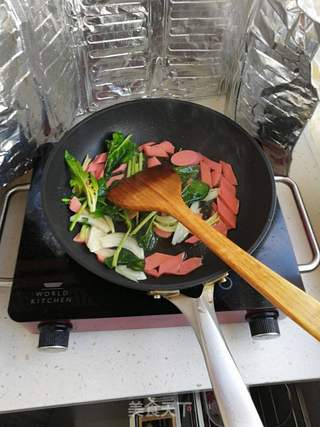 菠菜火腿炒面的做法步骤:3