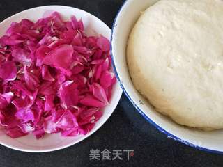 野玫瑰花花卷的做法步骤:3