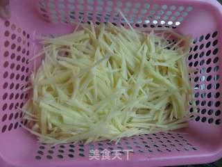炝炒土豆丝的做法步骤:6