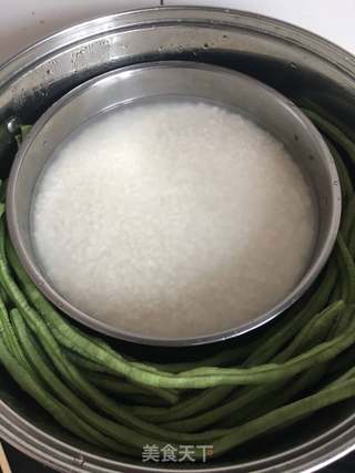 拌蒸豇豆的做法步骤：1