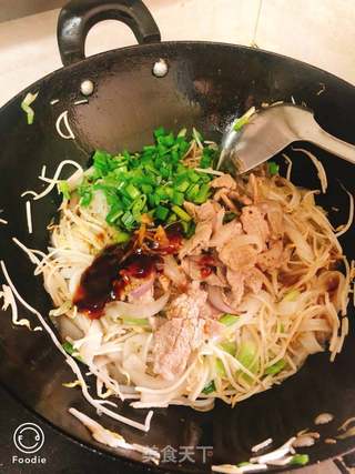 干炒牛河的做法步骤:3